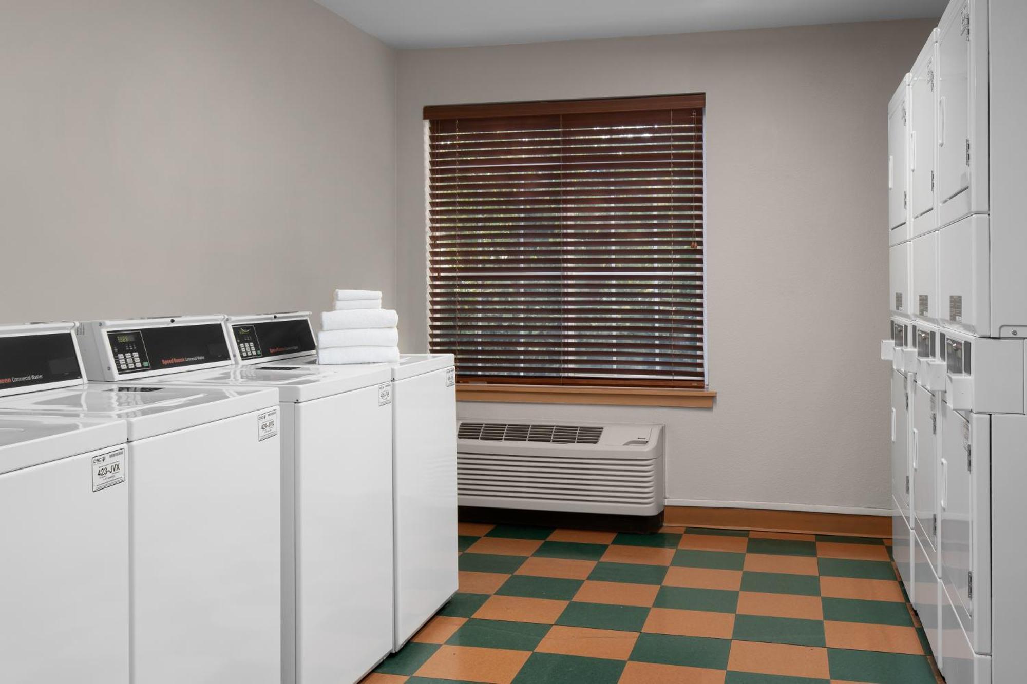 Larkspur Landing Extended Stay Suites Кембъл Екстериор снимка